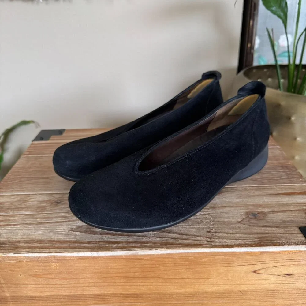 Wolkey Black Suede Slip on Comfort Rubber Bottom Sole Ballet Flats Size 10.5